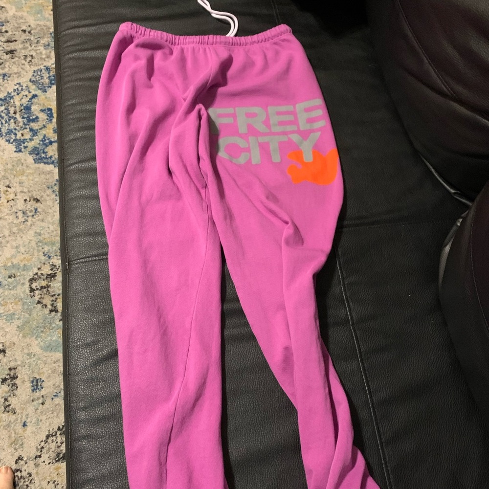 XS Women’s violet free city sweatpants